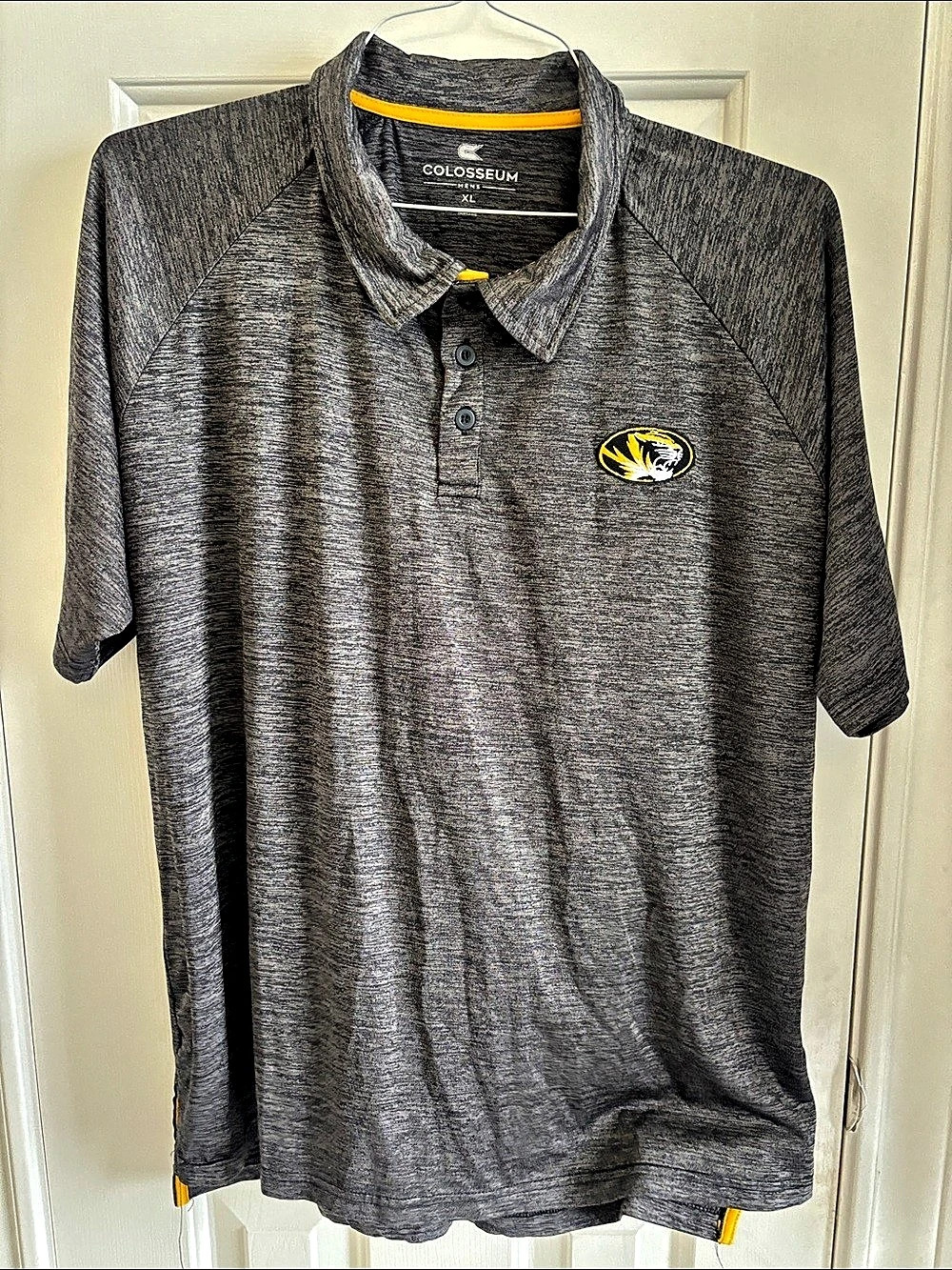 Colosseum Missouri Tigers polo Men's Polo Gray & Yellow Size XL Like New